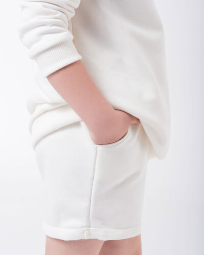 dresowe białe szorty i bluza z długim rękawem